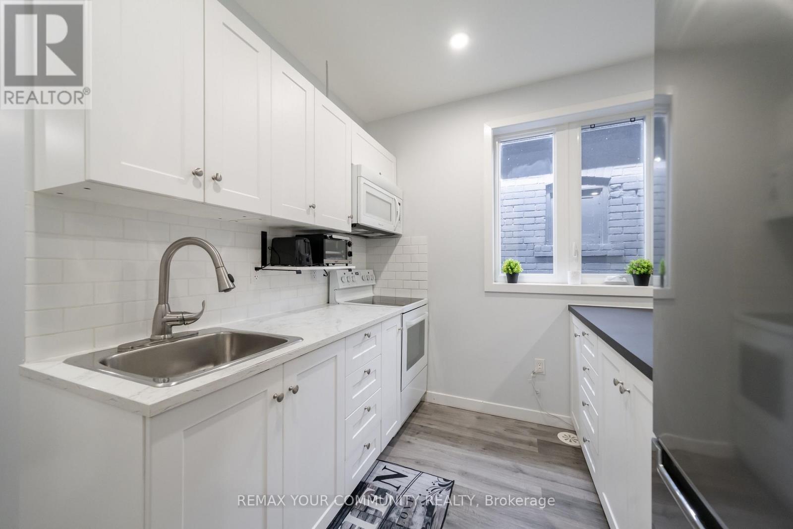 Main - 50 Brownville Avenue, Toronto, Ontario  M6N 4L3 - Photo 9 - W13801936