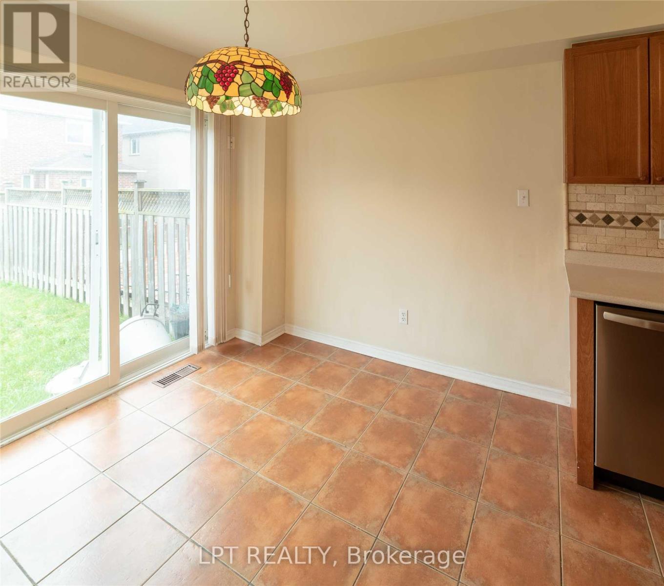4919 Southampton Drive, Mississauga, Ontario  L5M 7P9 - Photo 4 - W13801954
