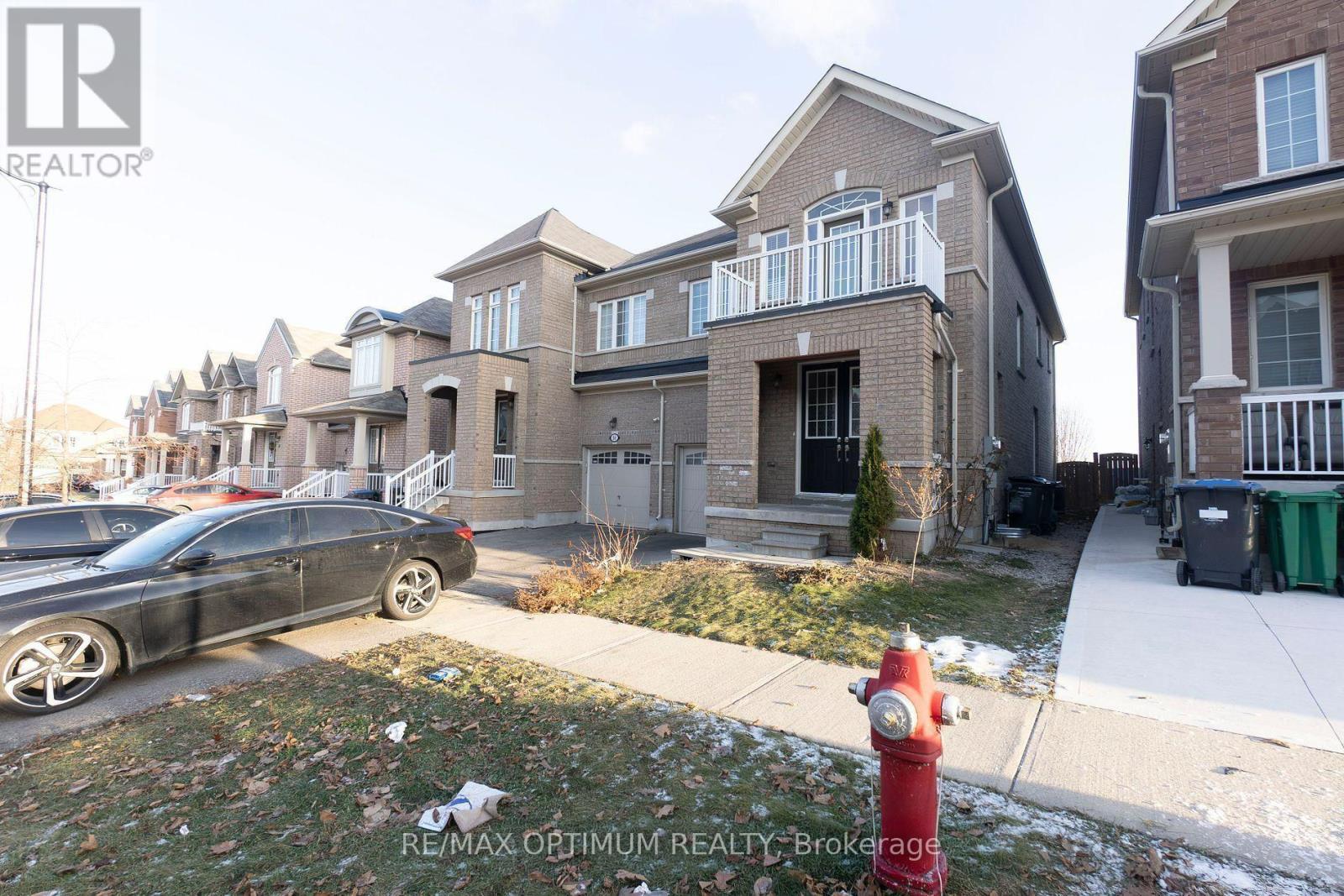 16 Vezna Crescent, Brampton, Ontario  L6X 5K5 - Photo 2 - W13801980