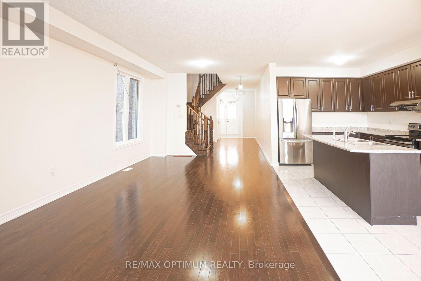16 Vezna Crescent, Brampton, Ontario  L6X 5K5 - Photo 4 - W13801980