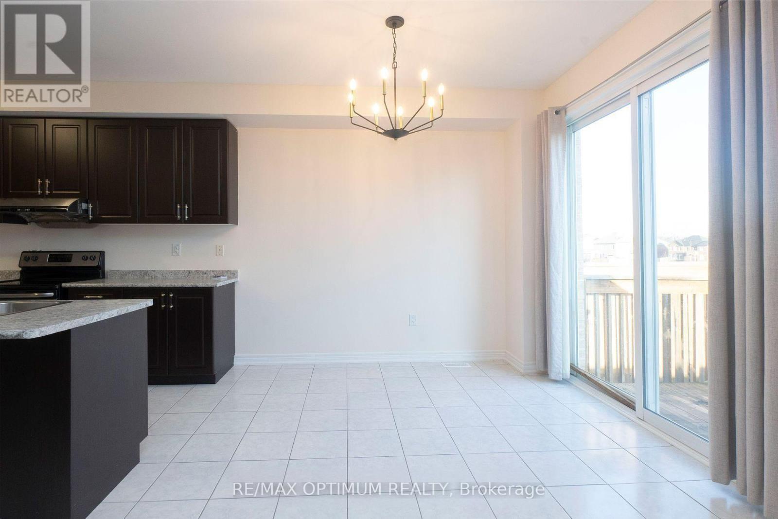 16 Vezna Crescent, Brampton, Ontario  L6X 5K5 - Photo 6 - W13801980