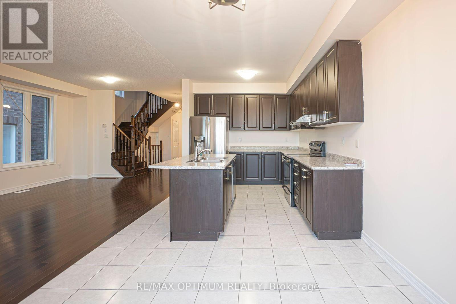 16 Vezna Crescent, Brampton, Ontario  L6X 5K5 - Photo 7 - W13801980