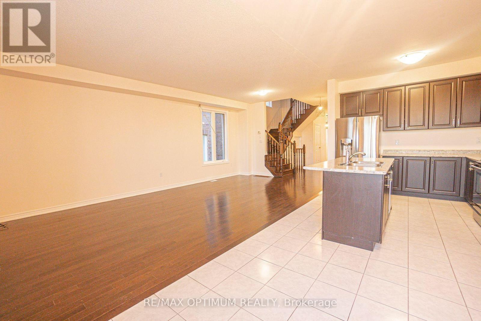 16 Vezna Crescent, Brampton, Ontario  L6X 5K5 - Photo 8 - W13801980