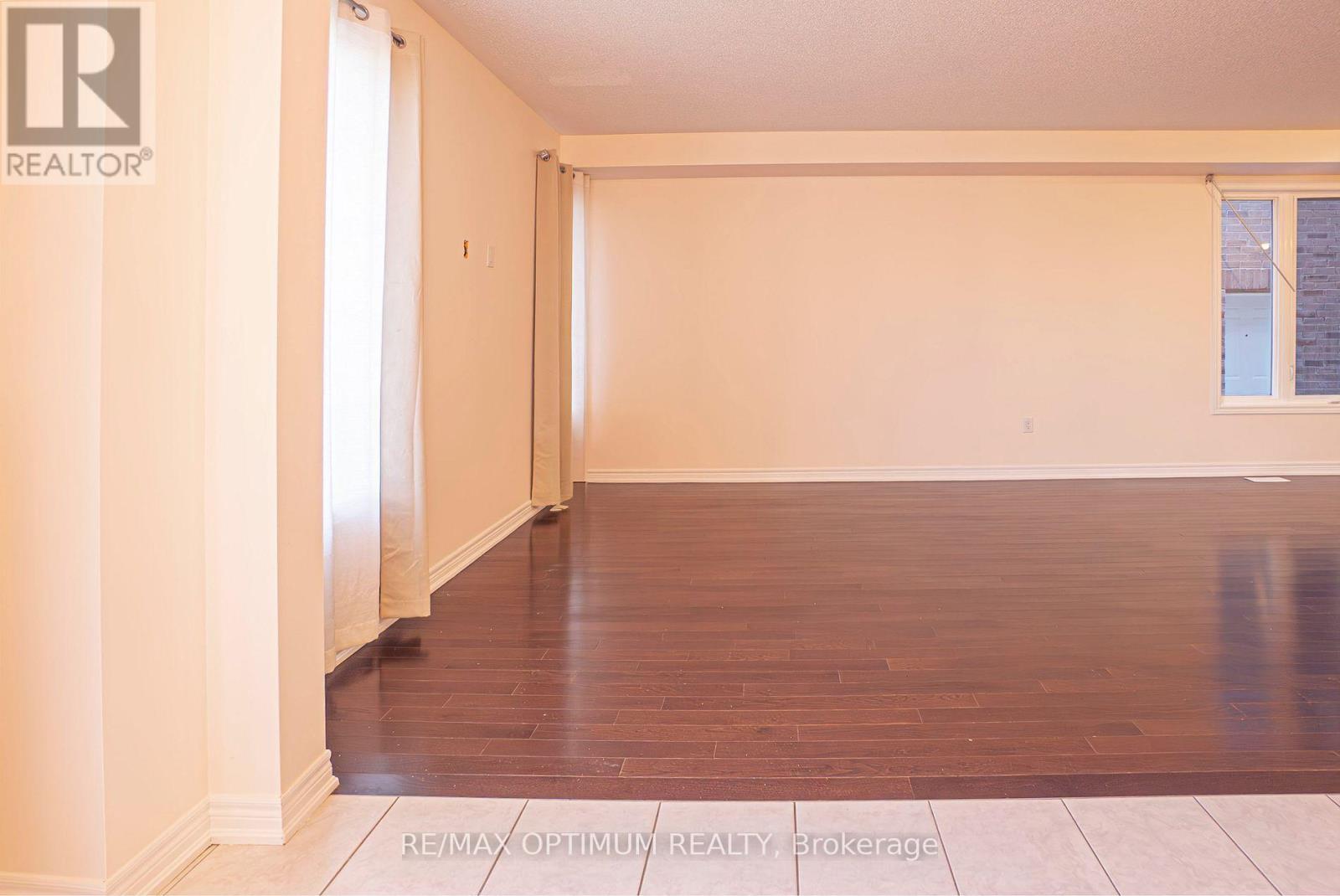 16 Vezna Crescent, Brampton, Ontario  L6X 5K5 - Photo 9 - W13801980