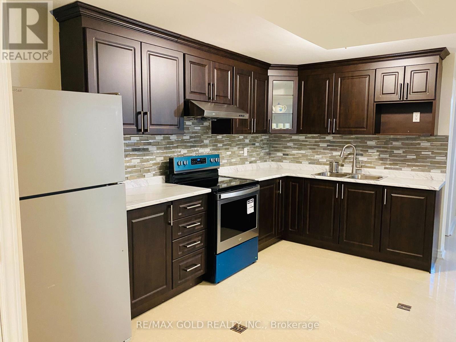 Basement - 102 Gardenbrooke Trail, Brampton, Ontario  L6P 3G9 - Photo 4 - W13801990