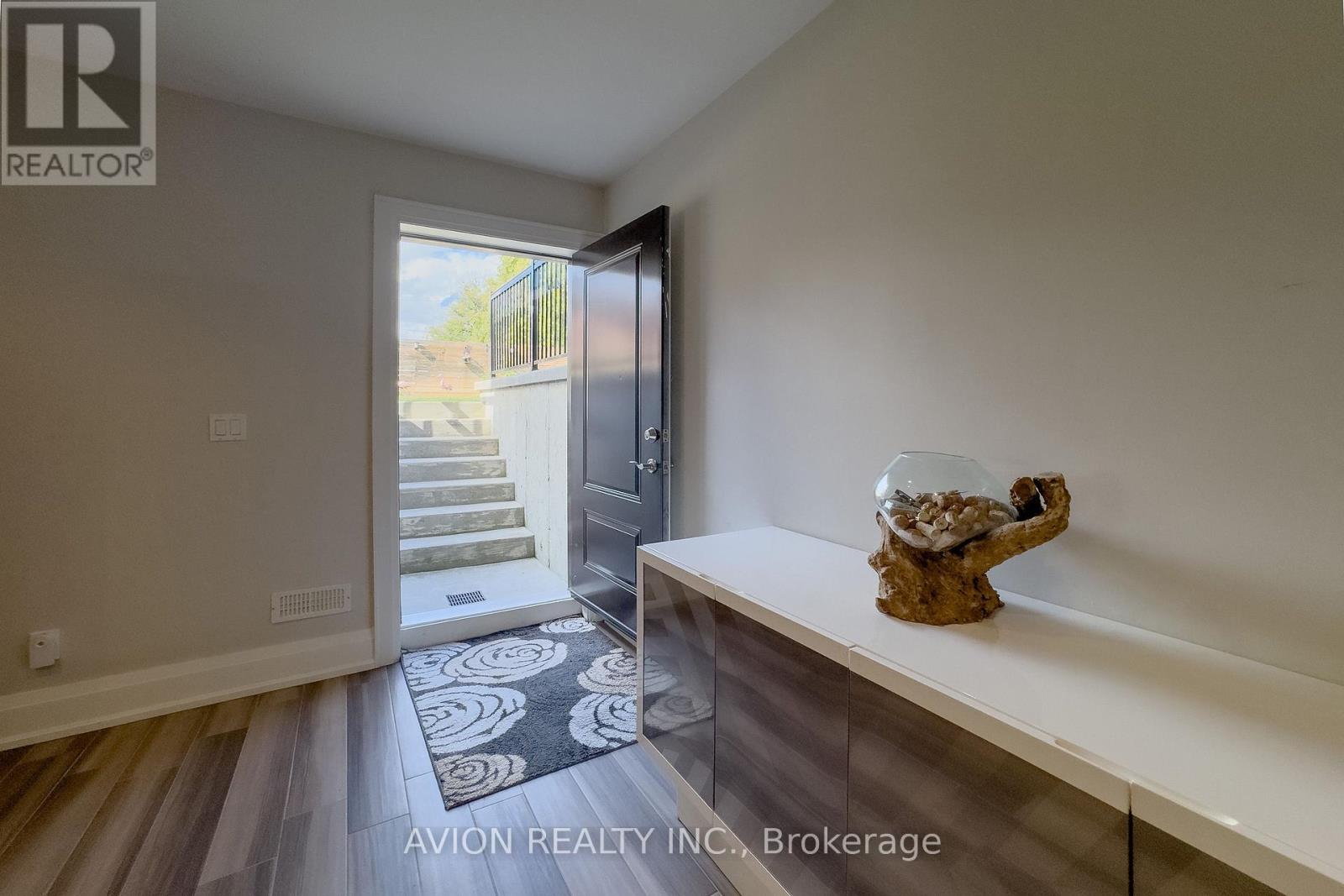 220 Falstaff Avenue, Toronto, Ontario  M6L 2E9 - Photo 33 - W13802044