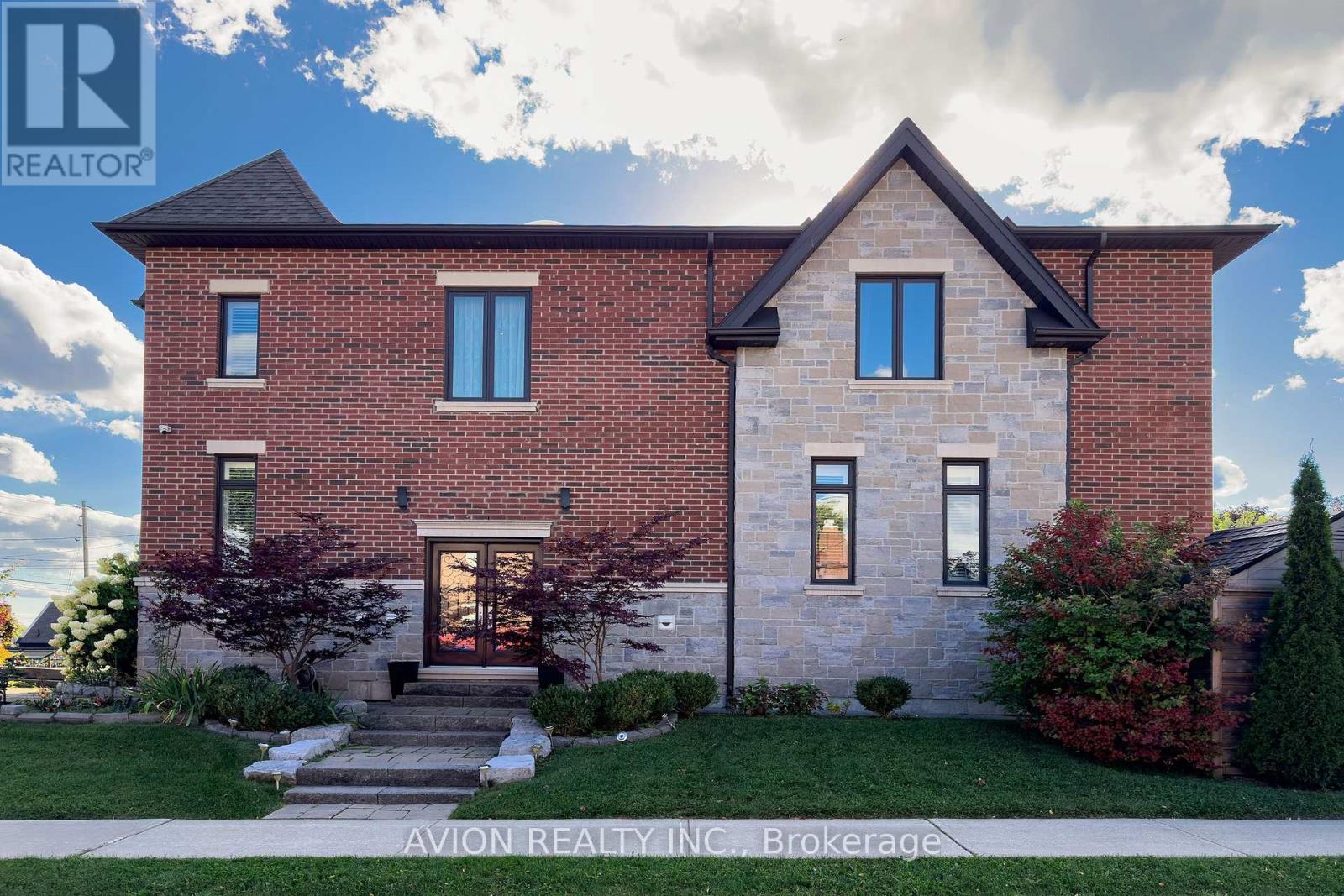 220 Falstaff Avenue, Toronto, Ontario  M6L 2E9 - Photo 37 - W13802044