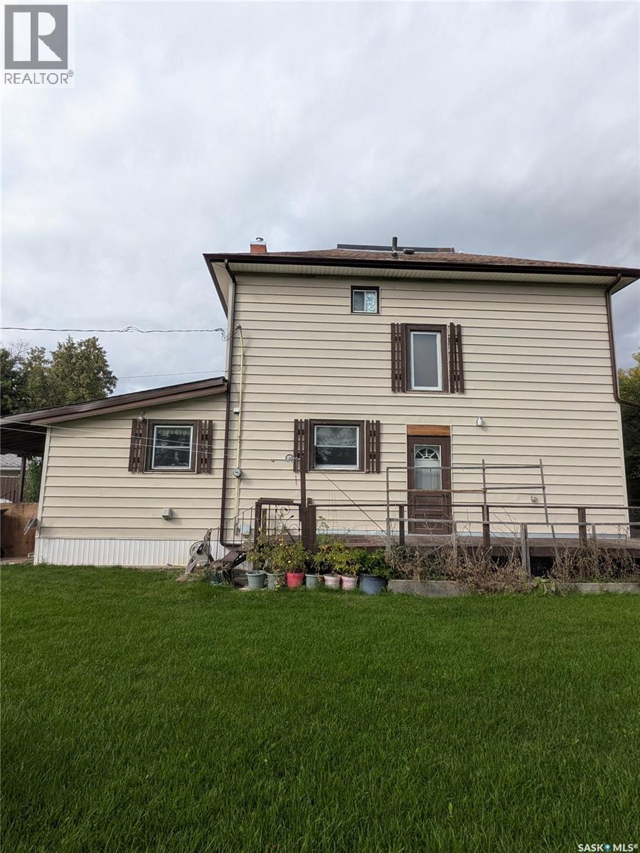 337 9th Street E, Prince Albert, Saskatchewan  S6V 0X9 - Photo 2 - SK048830