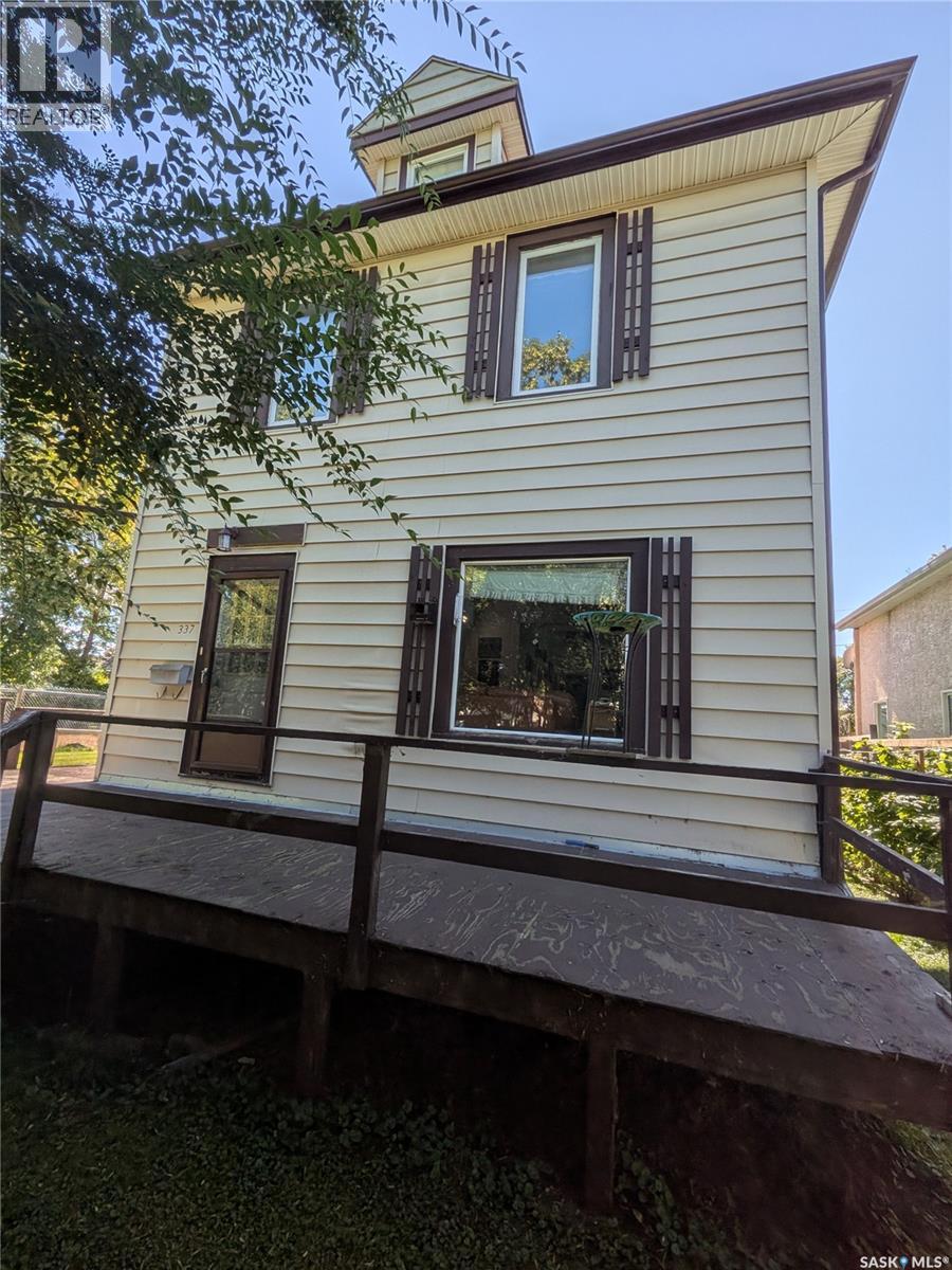 337 9th Street E, Prince Albert, Saskatchewan  S6V 0X9 - Photo 3 - SK048830