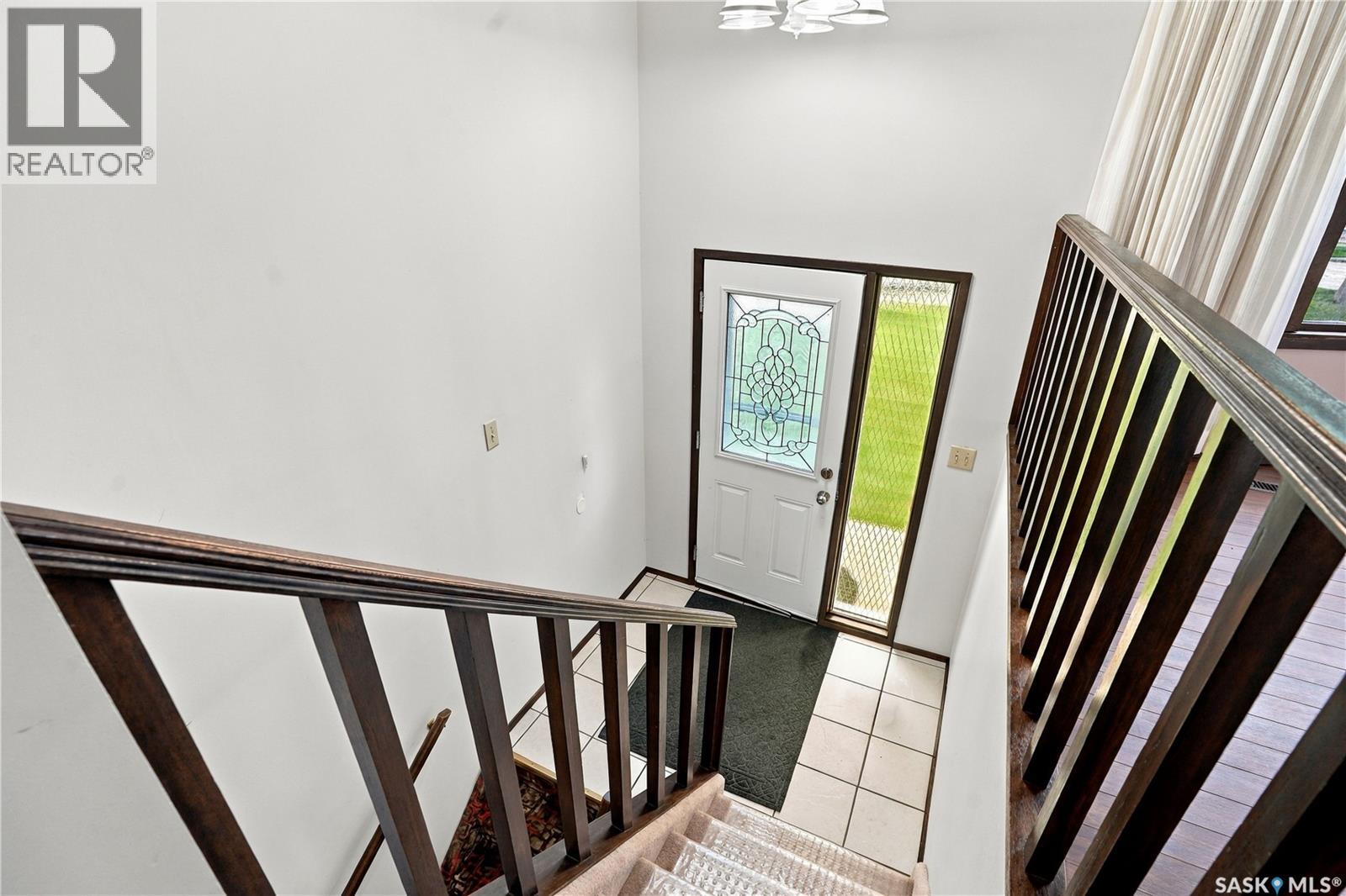 618 Priel Court, Saskatoon, Saskatchewan  S7M 4K6 - Photo 3 - SK048816