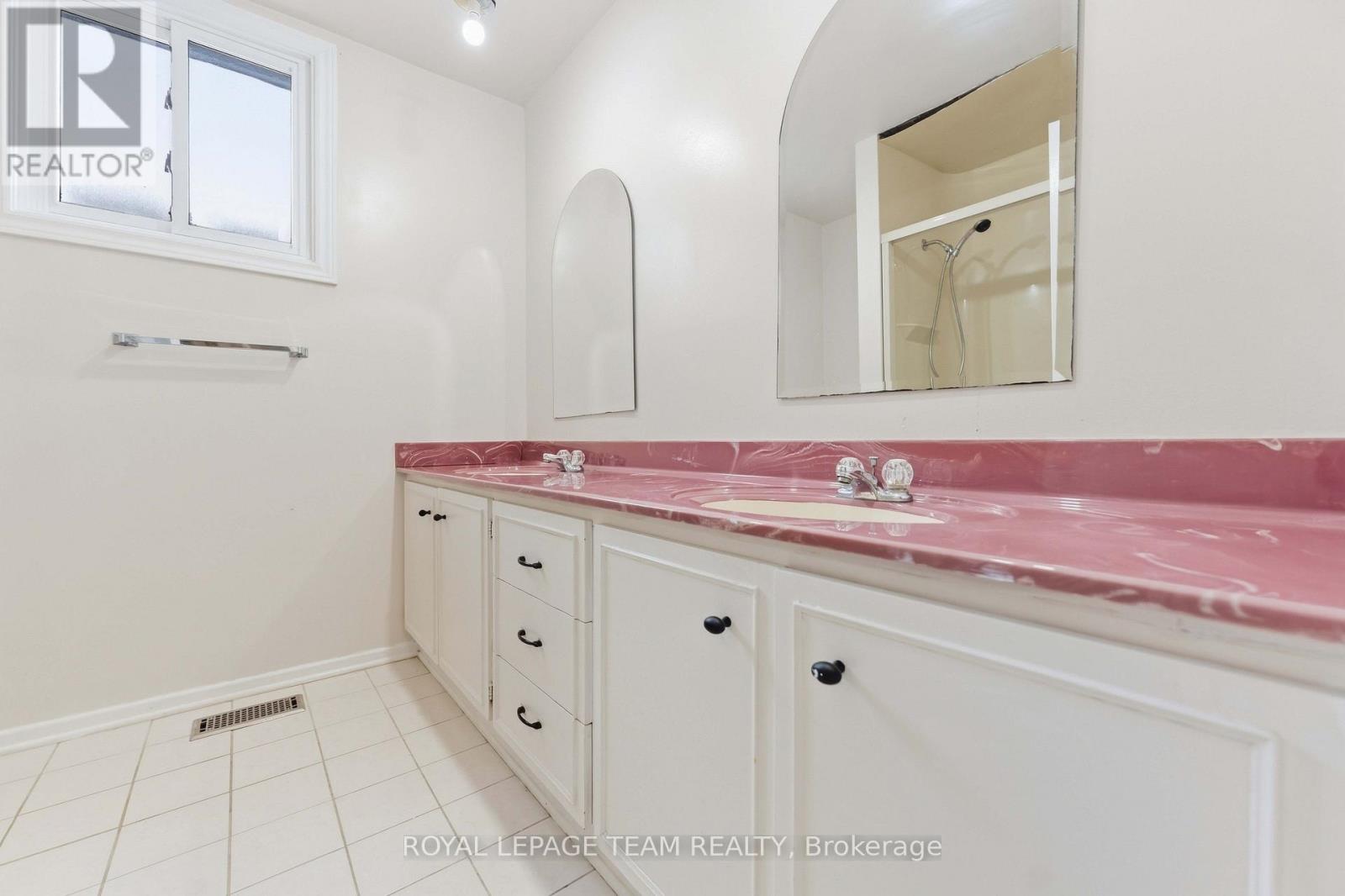 19 Amberwood Crescent, Ottawa, Ontario  K2E 7B7 - Photo 33 - X13801232