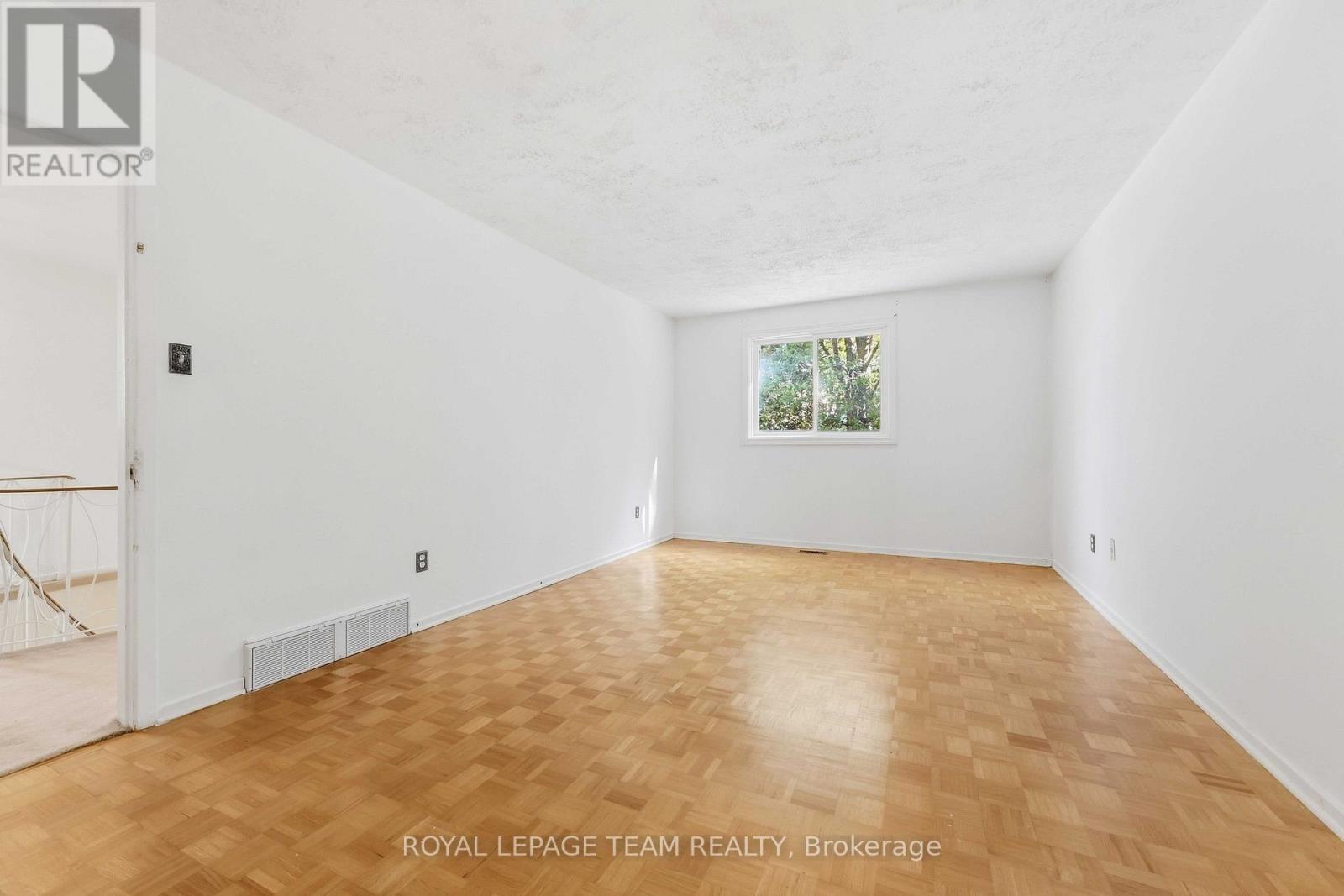 19 Amberwood Crescent, Ottawa, Ontario  K2E 7B7 - Photo 22 - X13801232