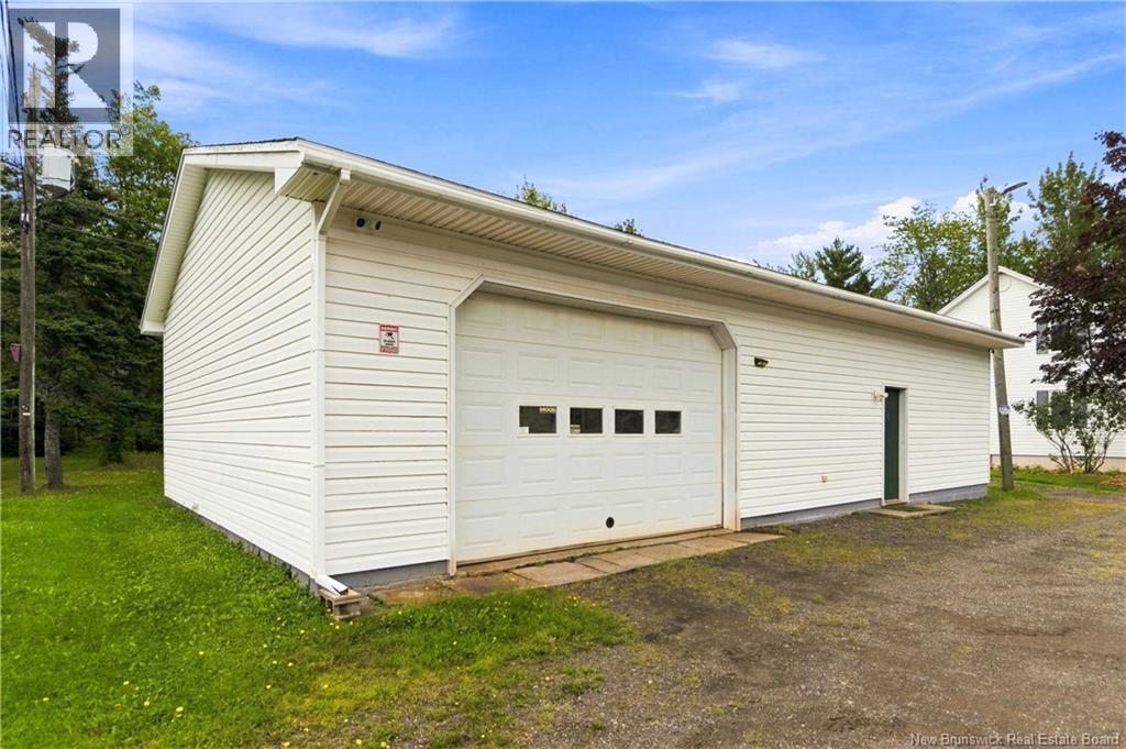 2135 Elmwood Drive, Moncton, New Brunswick  E1H 2H9 - Photo 2 - NB147371