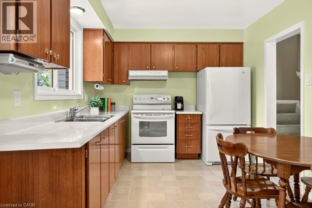 1083 Manorwood Drive, Burlington, Ontario  L7T 2L9 - Photo 12 - 40864580