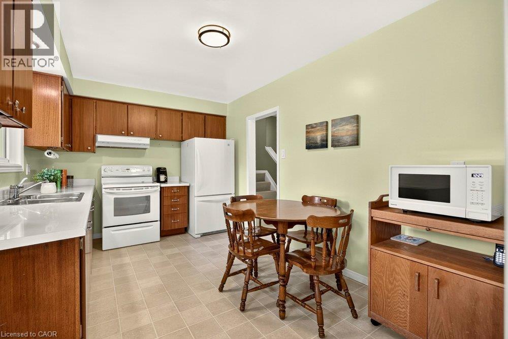 1083 Manorwood Drive, Burlington, Ontario  L7T 2L9 - Photo 11 - 40864580