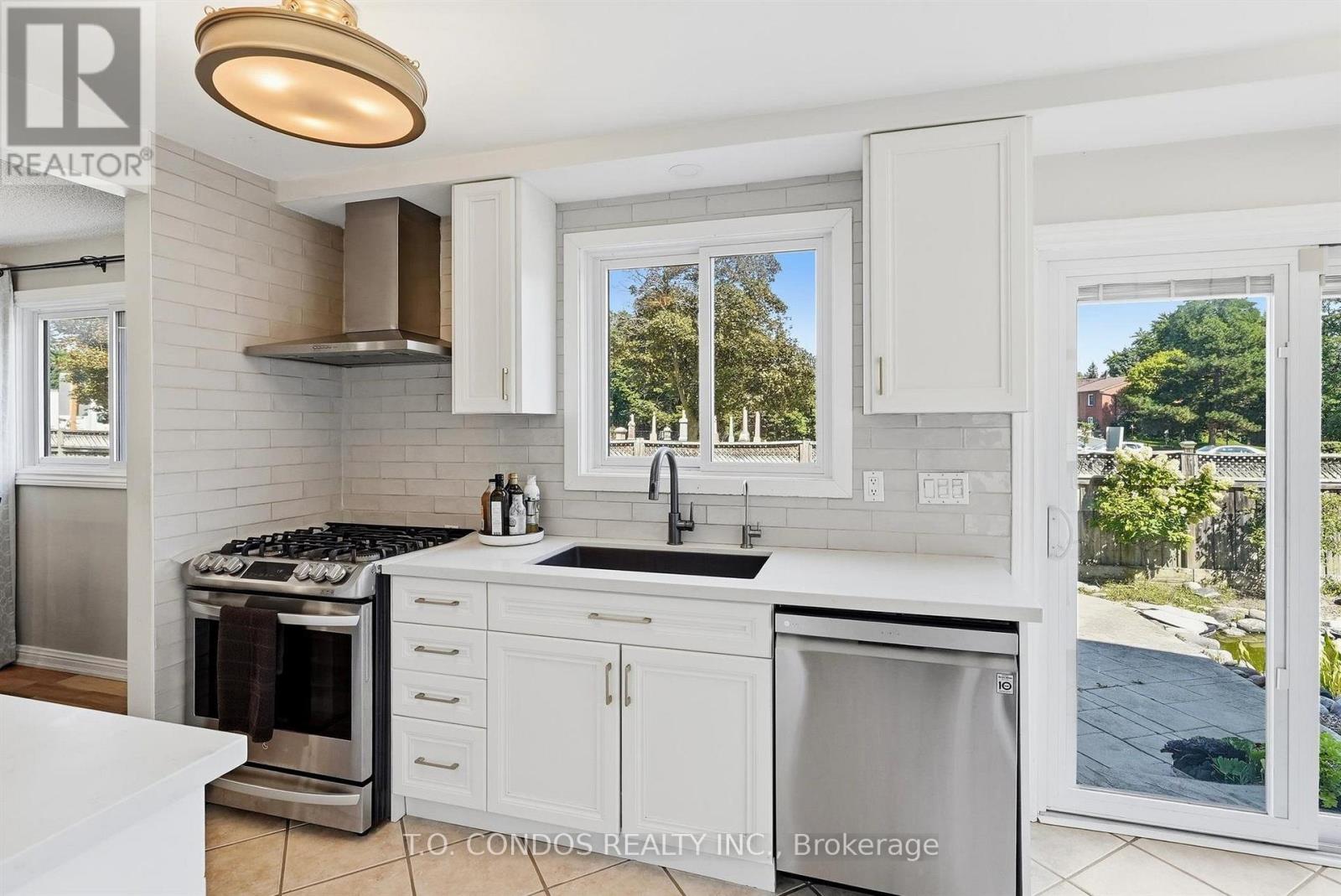 2843 Arvida Circle, Mississauga, Ontario  L5N 1R4 - Photo 12 - W13800440