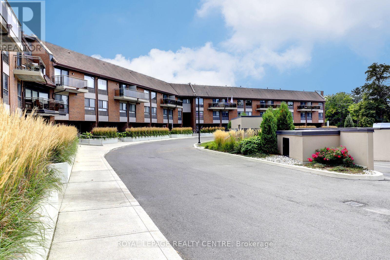 201 - 1000 Cedarglen Gate, Mississauga, Ontario  L5C 3Z5 - Photo 2 - W13801134