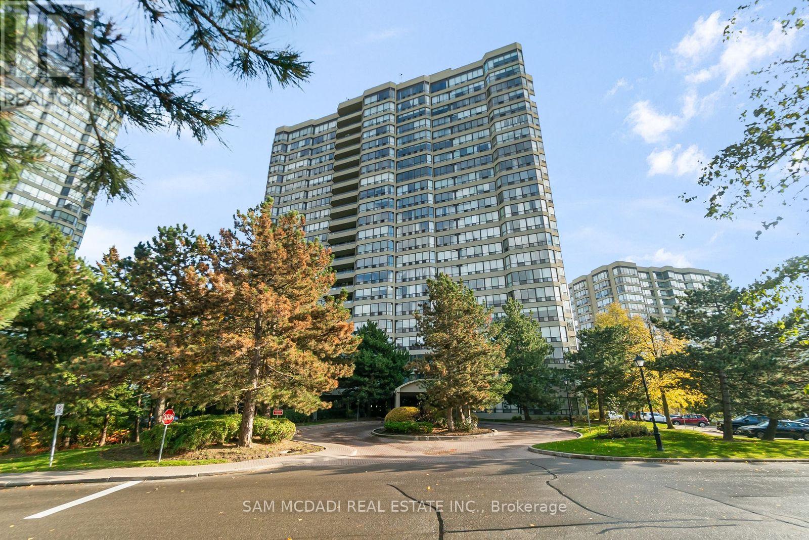 2205 - 24 Hanover Road, Brampton, Ontario  L6S 5K8 - Photo 2 - W13527102