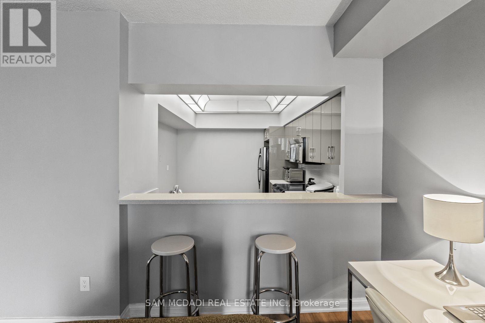 2205 - 24 Hanover Road, Brampton, Ontario  L6S 5K8 - Photo 4 - W13527102