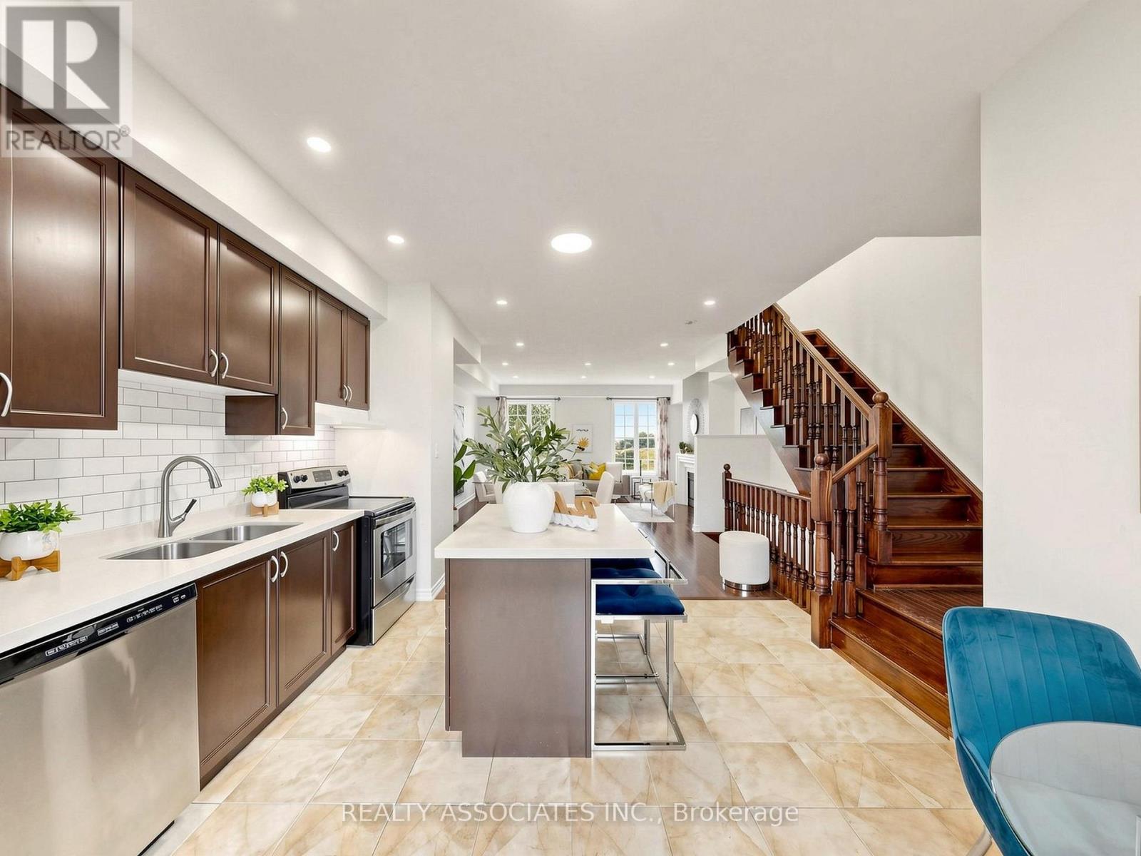 11 Tatra Lane, Markham (Cathedraltown), Ontario  L6C 0P3 - Photo 7 - N13799310