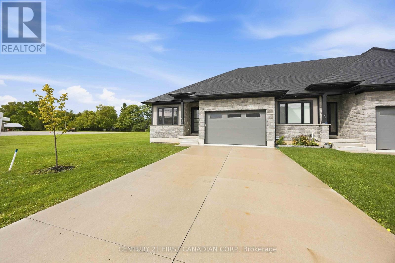 483 Kip Lane, Plympton-Wyoming, Ontario  N0N 1T0 - Photo 2 - X13802180