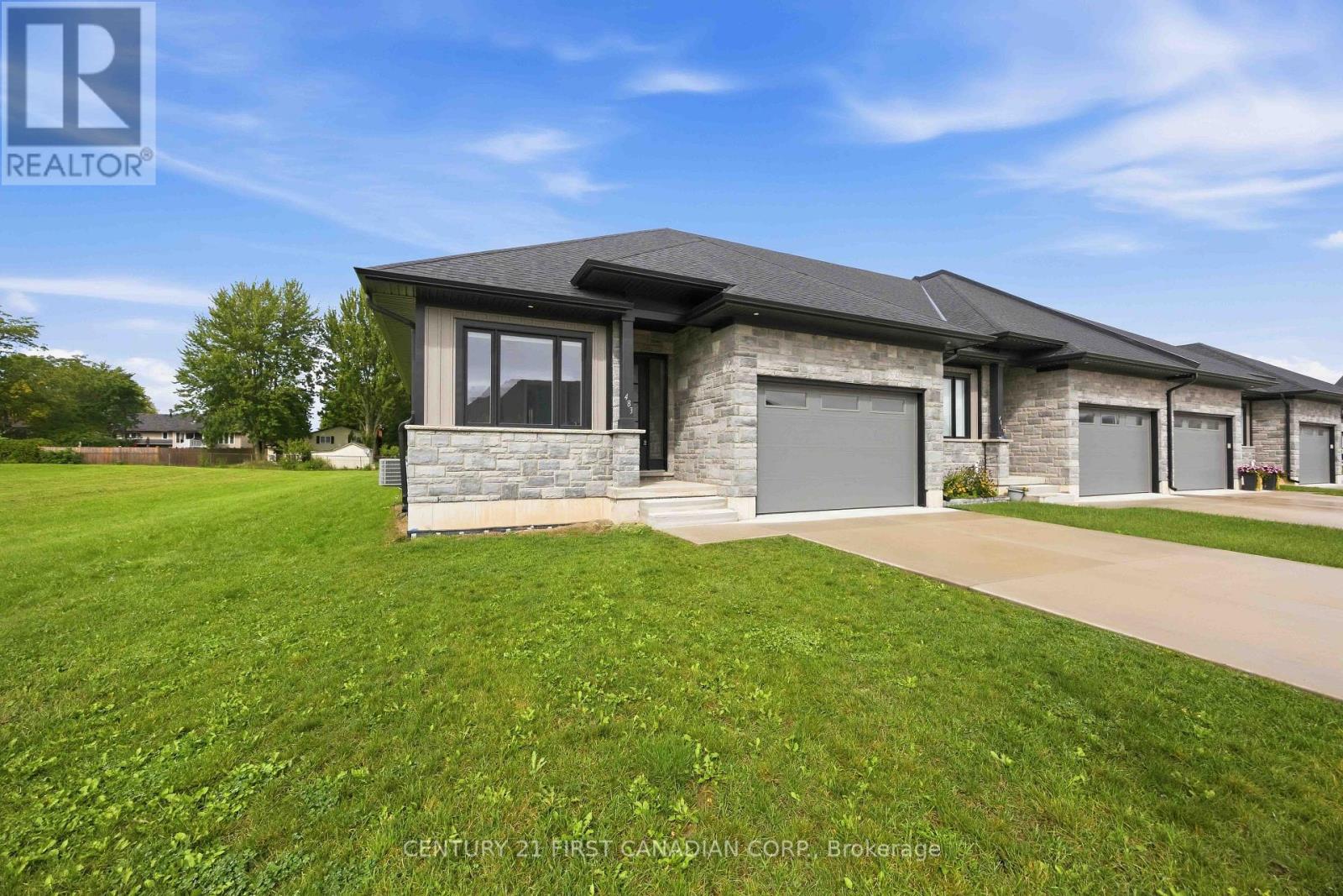 483 Kip Lane, Plympton-Wyoming, Ontario  N0N 1T0 - Photo 3 - X13802180