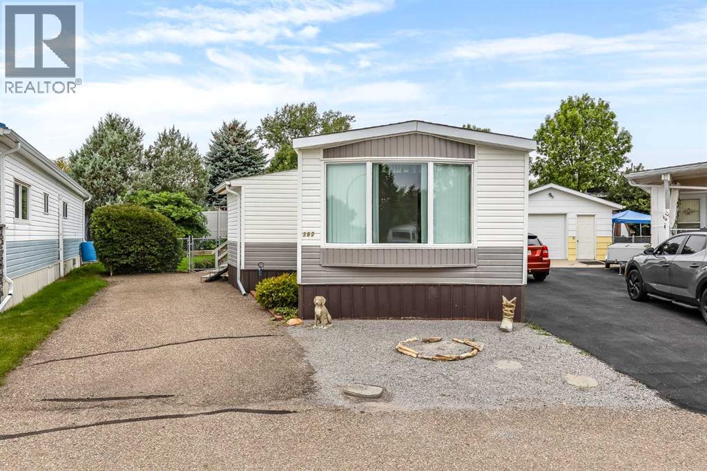 382 Belanca Crescent Sw, Medicine Hat, Alberta  T1A 7A1 - Photo 1 - A2345109