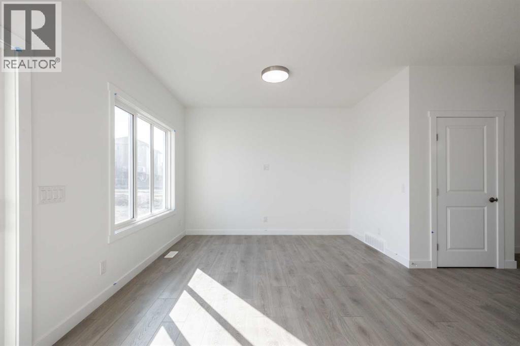 312 Edgefield Close
