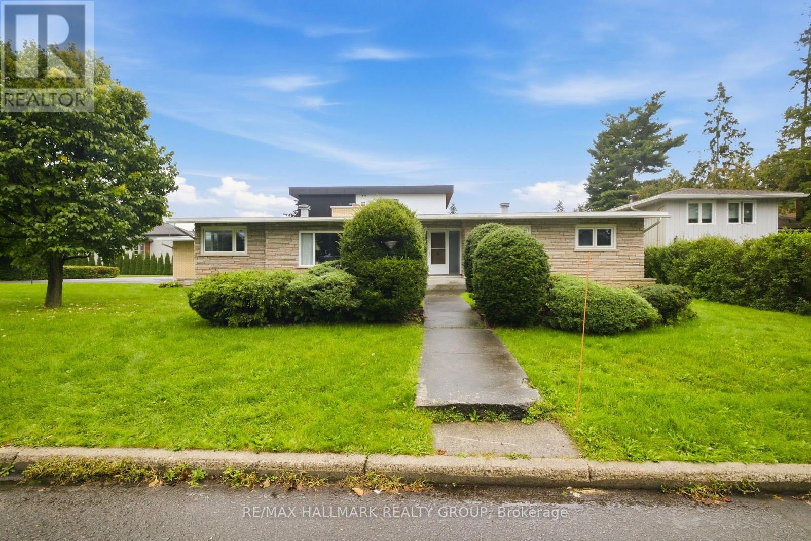 855 Mountainview Avenue, Ottawa, Ontario K2B 5G1 - Photo 1 - X13802106