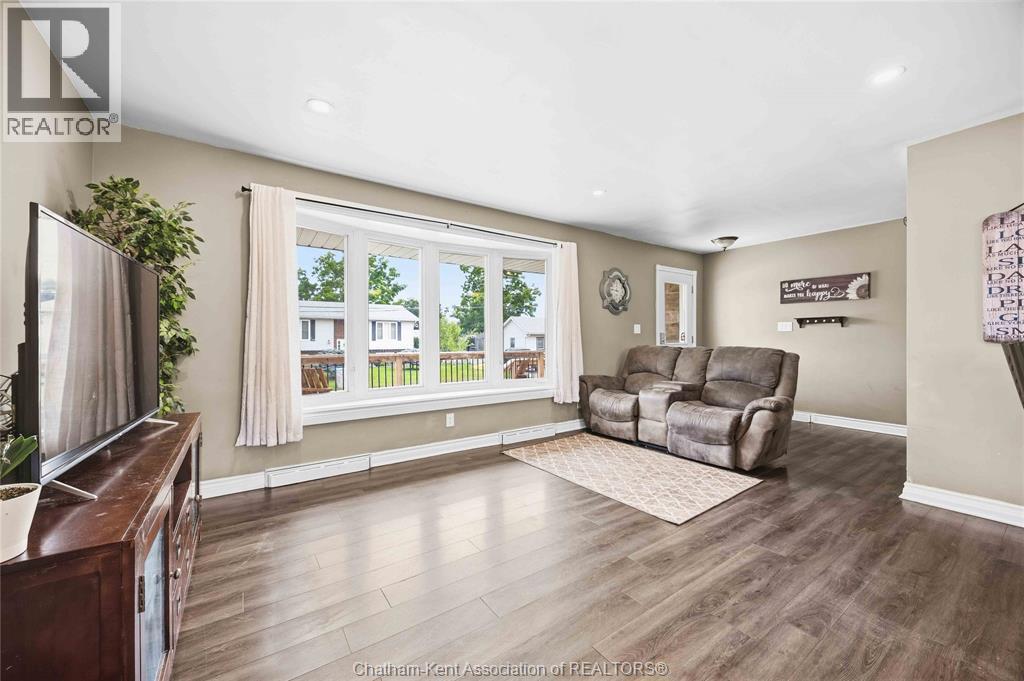 6 York Street, Lambton Shores, Ontario  N0N 1J0 - Photo 5 - 26023002