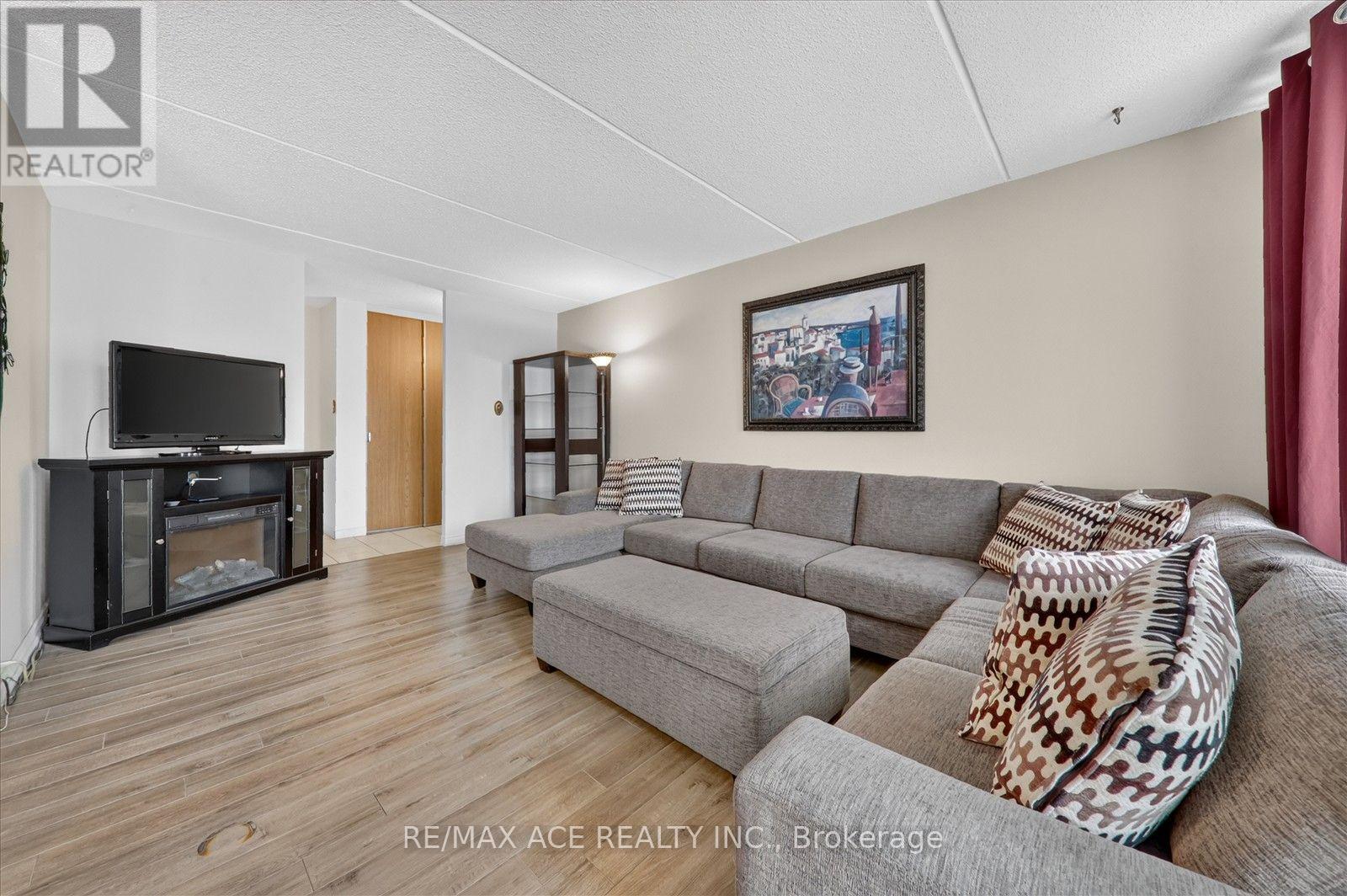 803 - 2 Glamorgan Avenue, Toronto, Ontario  M1P 2M8 - Photo 17 - E13802210
