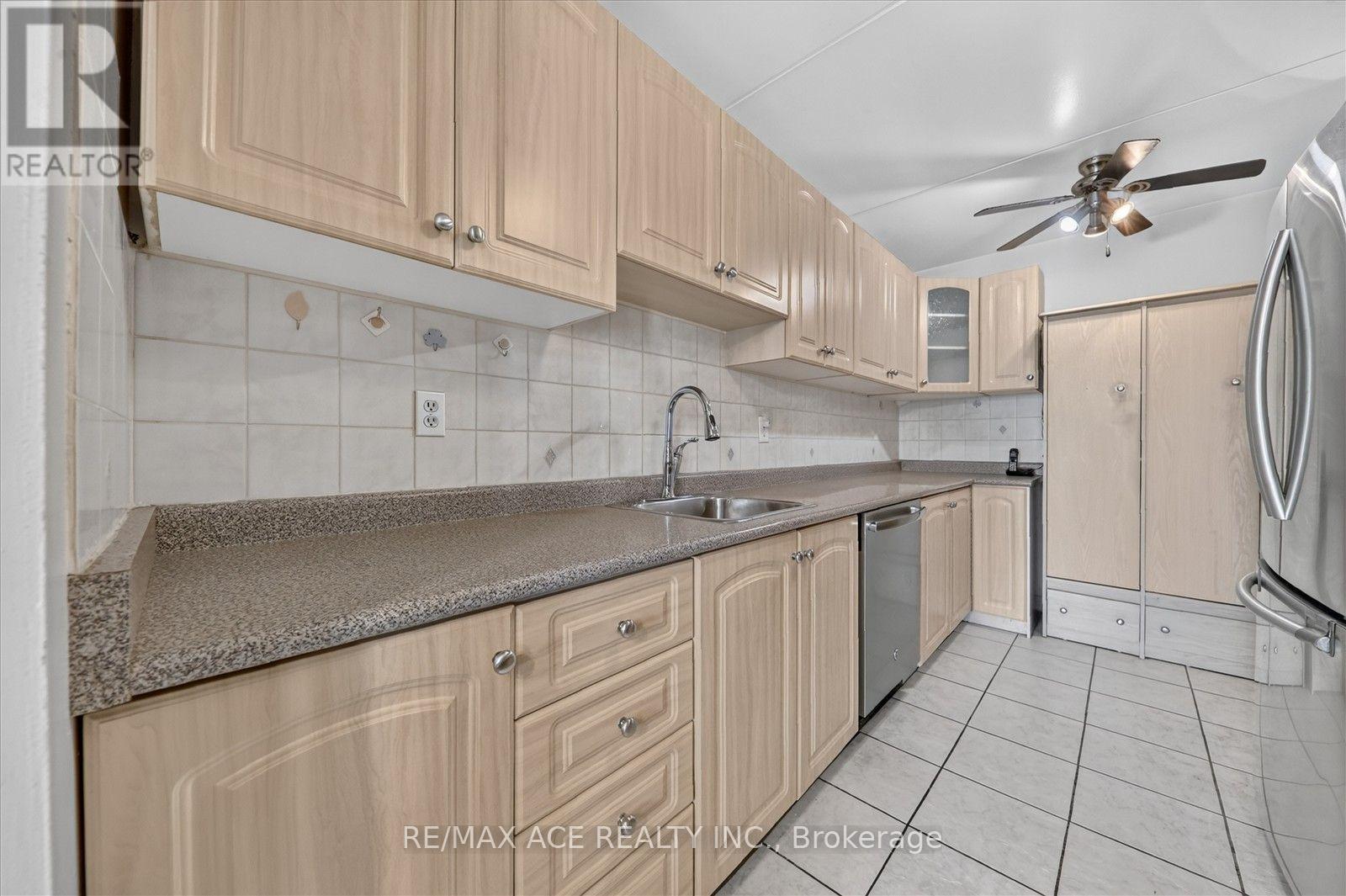 803 - 2 Glamorgan Avenue, Toronto, Ontario  M1P 2M8 - Photo 21 - E13802210