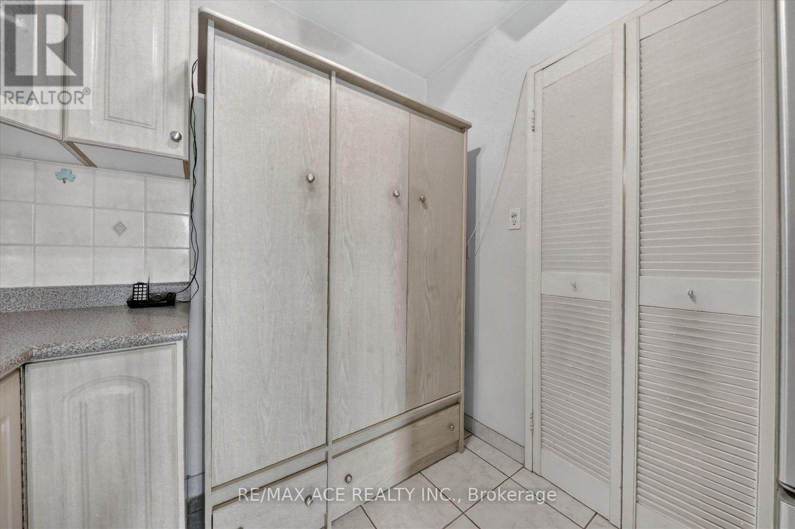 803 - 2 Glamorgan Avenue, Toronto, Ontario  M1P 2M8 - Photo 22 - E13802210
