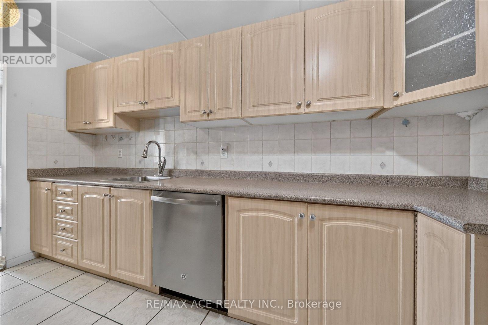 803 - 2 Glamorgan Avenue, Toronto, Ontario  M1P 2M8 - Photo 23 - E13802210