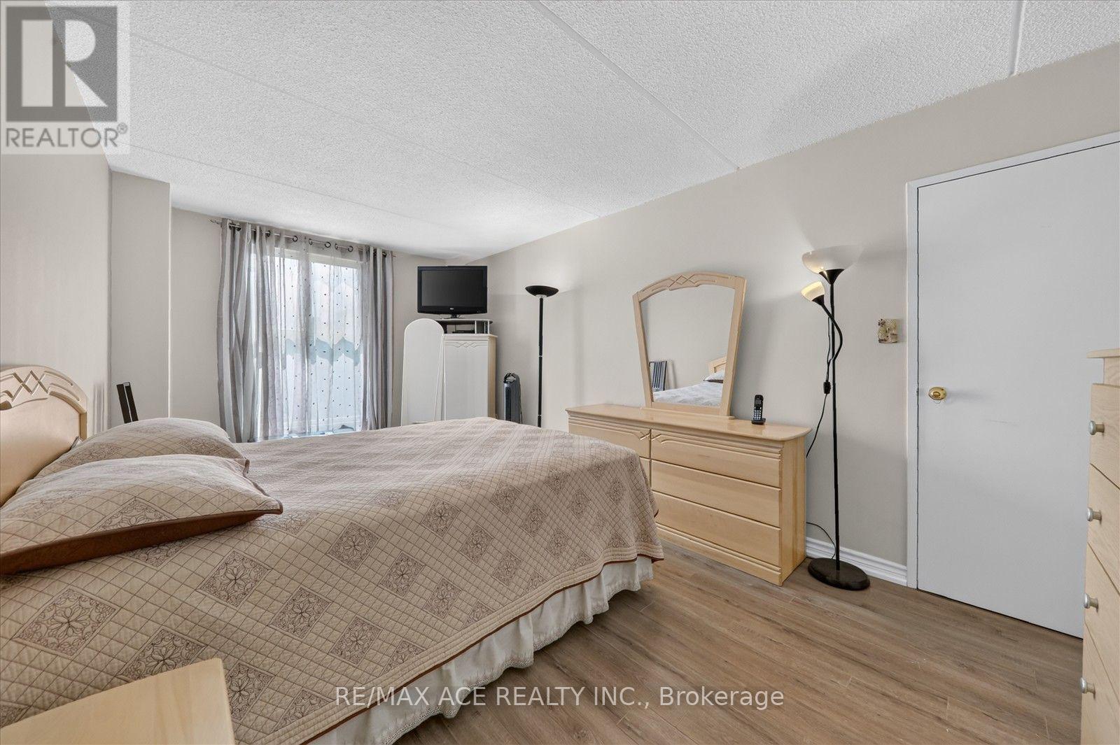 803 - 2 Glamorgan Avenue, Toronto, Ontario  M1P 2M8 - Photo 25 - E13802210
