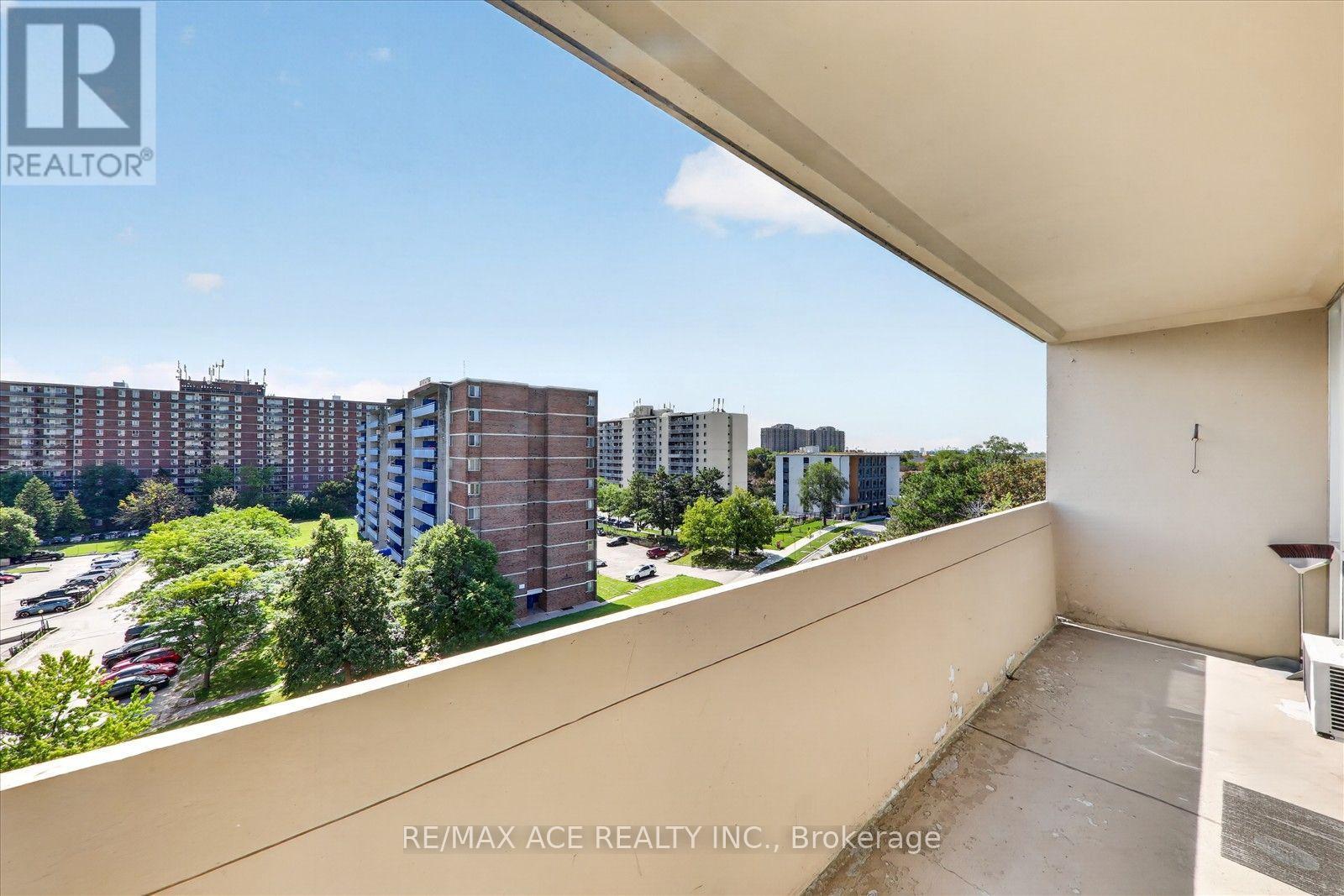 803 - 2 Glamorgan Avenue, Toronto, Ontario  M1P 2M8 - Photo 33 - E13802210