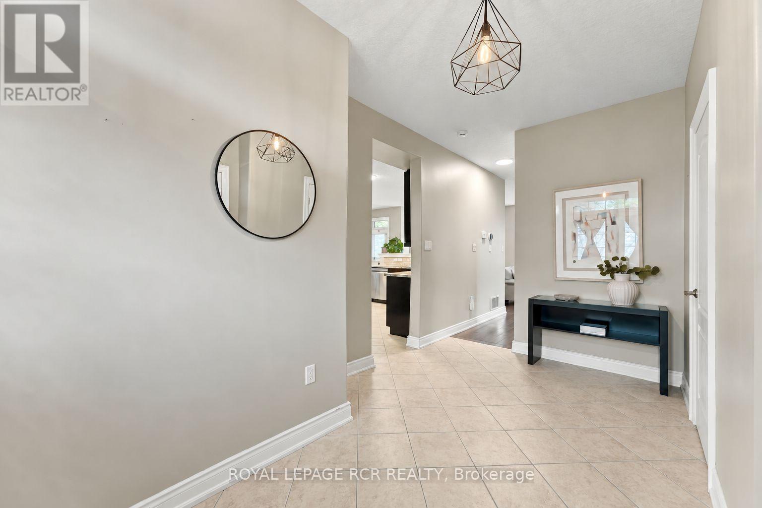 825 Booth Avenue, Innisfil, Ontario  L9S 0A7 - Photo 4 - N13802100