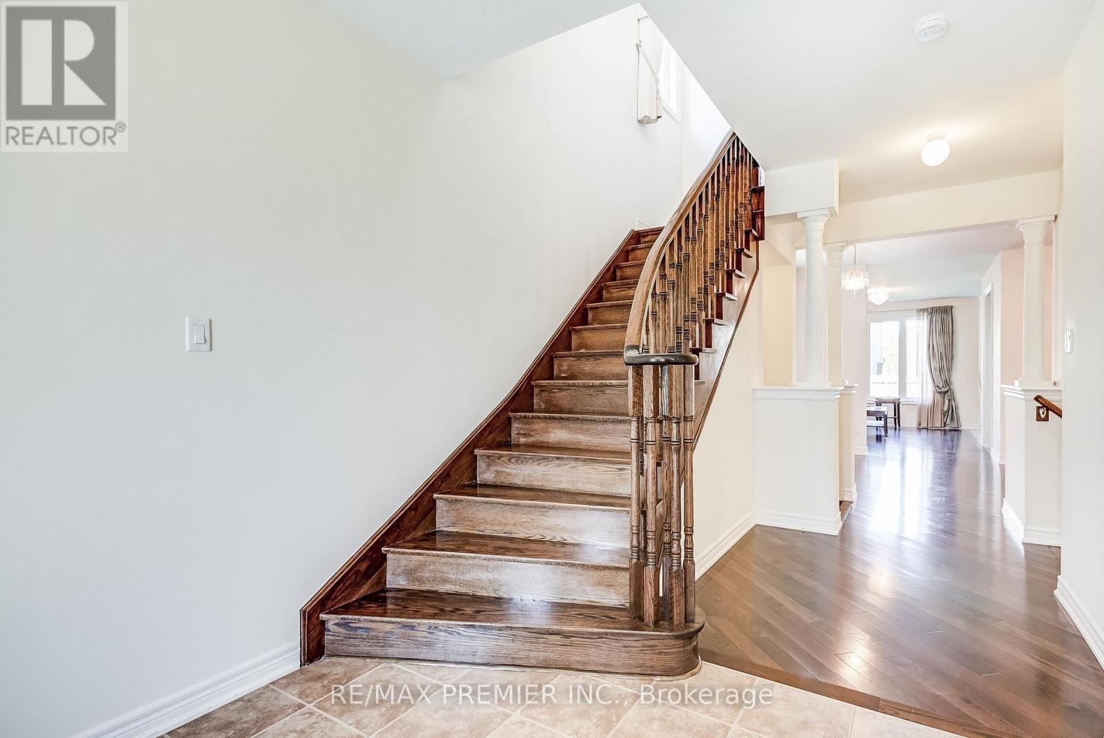 246 Hansard Drive, Vaughan, Ontario  L4H 0W1 - Photo 5 - N13802140