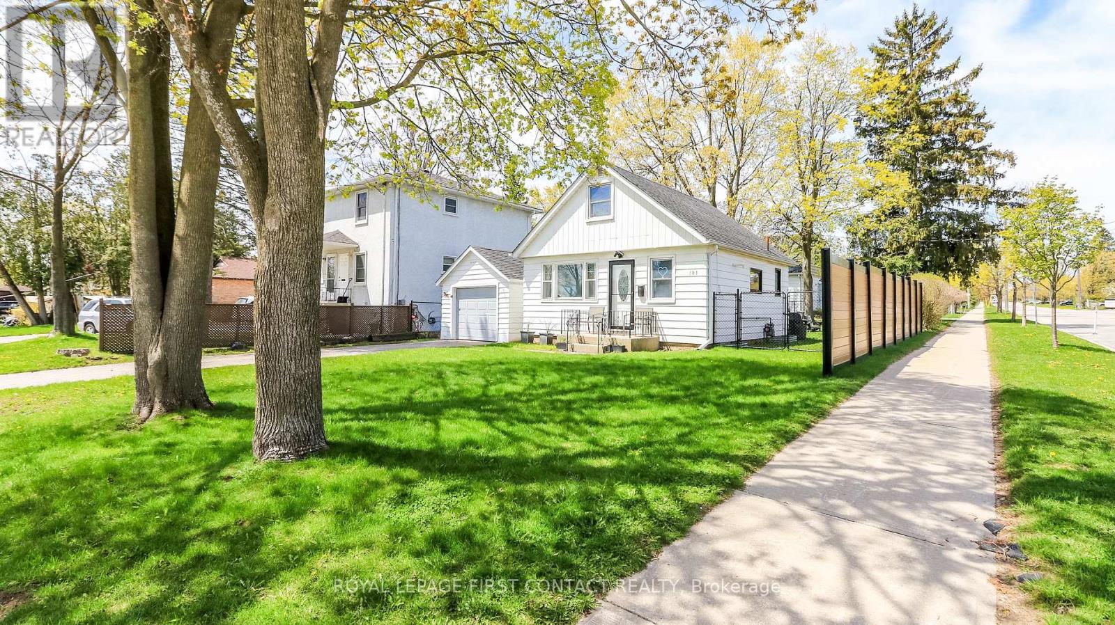 181 Napier Street, Barrie, Ontario  L4M 1W9 - Photo 2 - S13802164