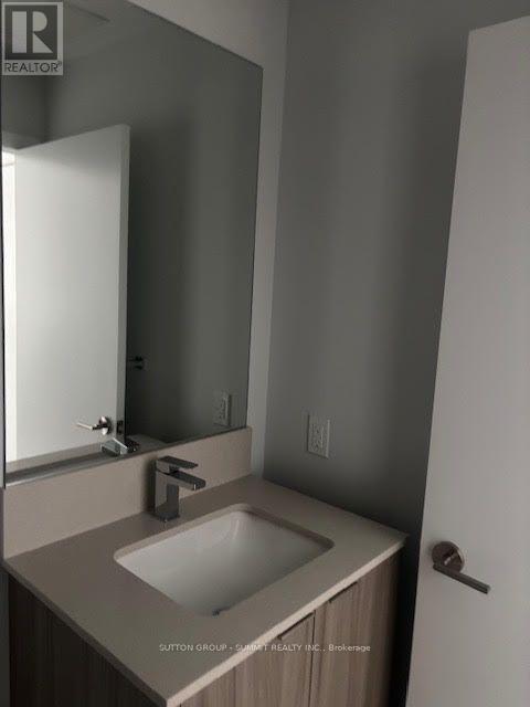 319 - 430 Square One Drive, Mississauga, Ontario  L5B 0R7 - Photo 2 - W13802118