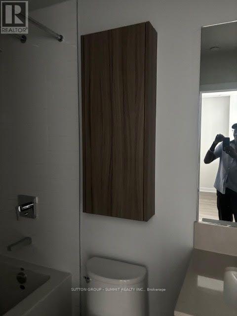 319 - 430 Square One Drive, Mississauga, Ontario  L5B 0R7 - Photo 3 - W13802118