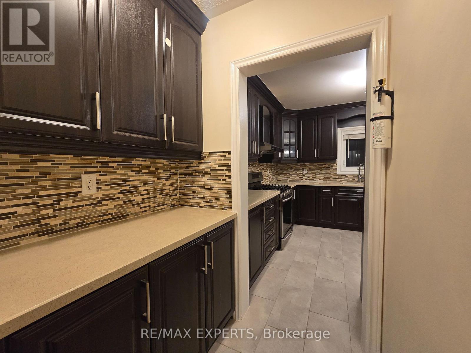 48 Dunvegan Crescent, Brampton (Fletcher's Meadow), Ontario  L7A 2Y2 - Photo 13 - W13802120