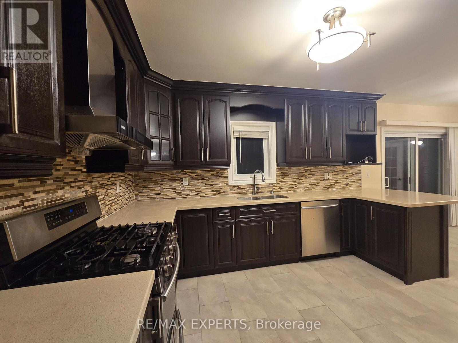 48 Dunvegan Crescent, Brampton (Fletcher's Meadow), Ontario  L7A 2Y2 - Photo 14 - W13802120