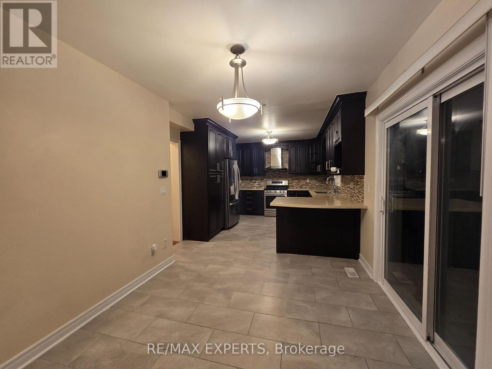 48 Dunvegan Crescent, Brampton (Fletcher's Meadow), Ontario  L7A 2Y2 - Photo 17 - W13802120