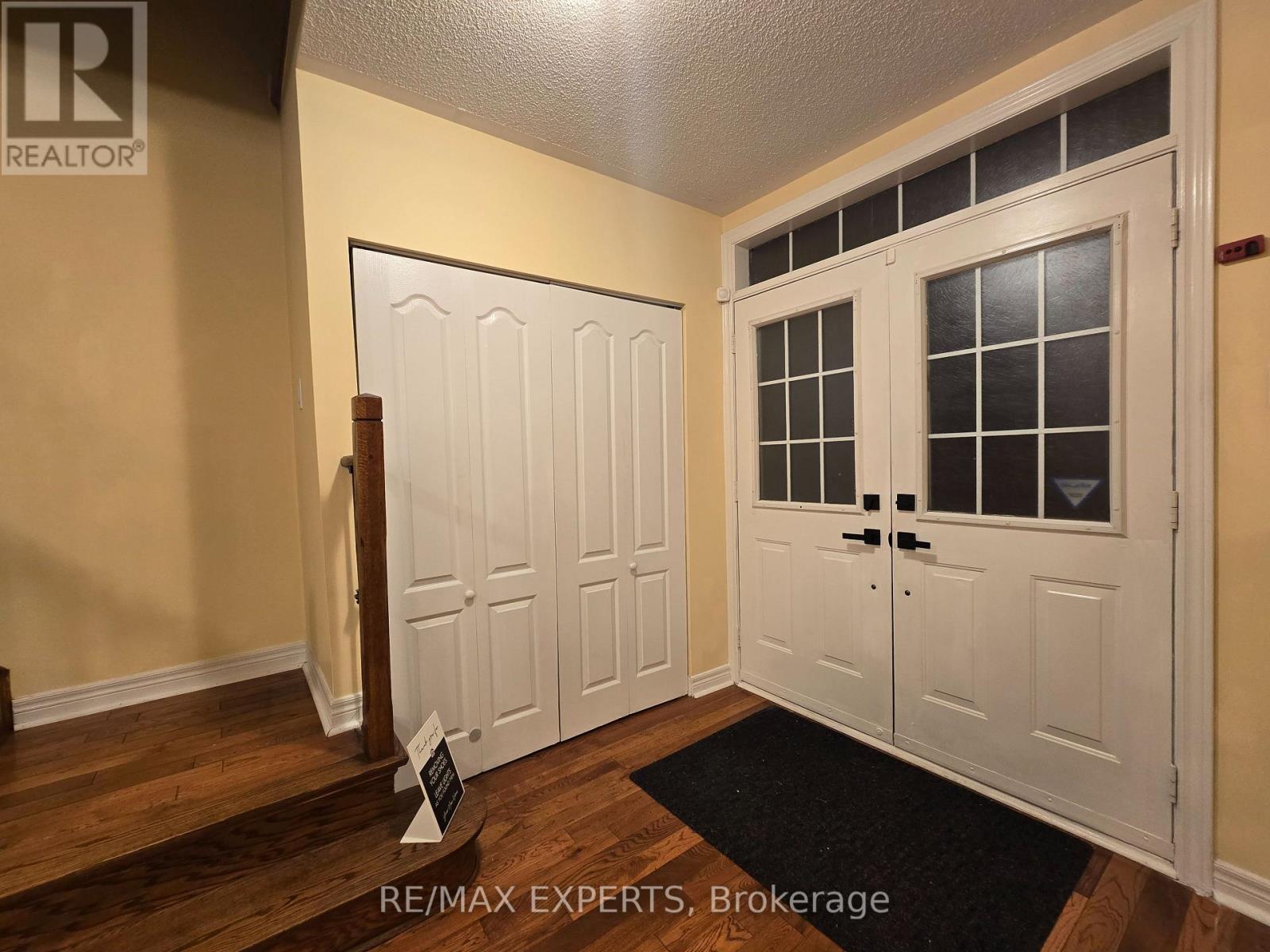 48 Dunvegan Crescent, Brampton (Fletcher's Meadow), Ontario  L7A 2Y2 - Photo 2 - W13802120