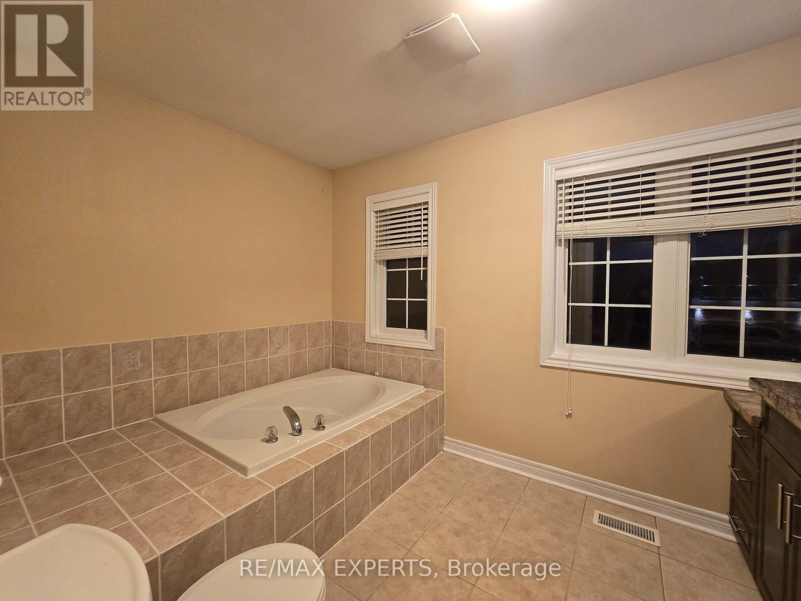 48 Dunvegan Crescent, Brampton (Fletcher's Meadow), Ontario  L7A 2Y2 - Photo 29 - W13802120
