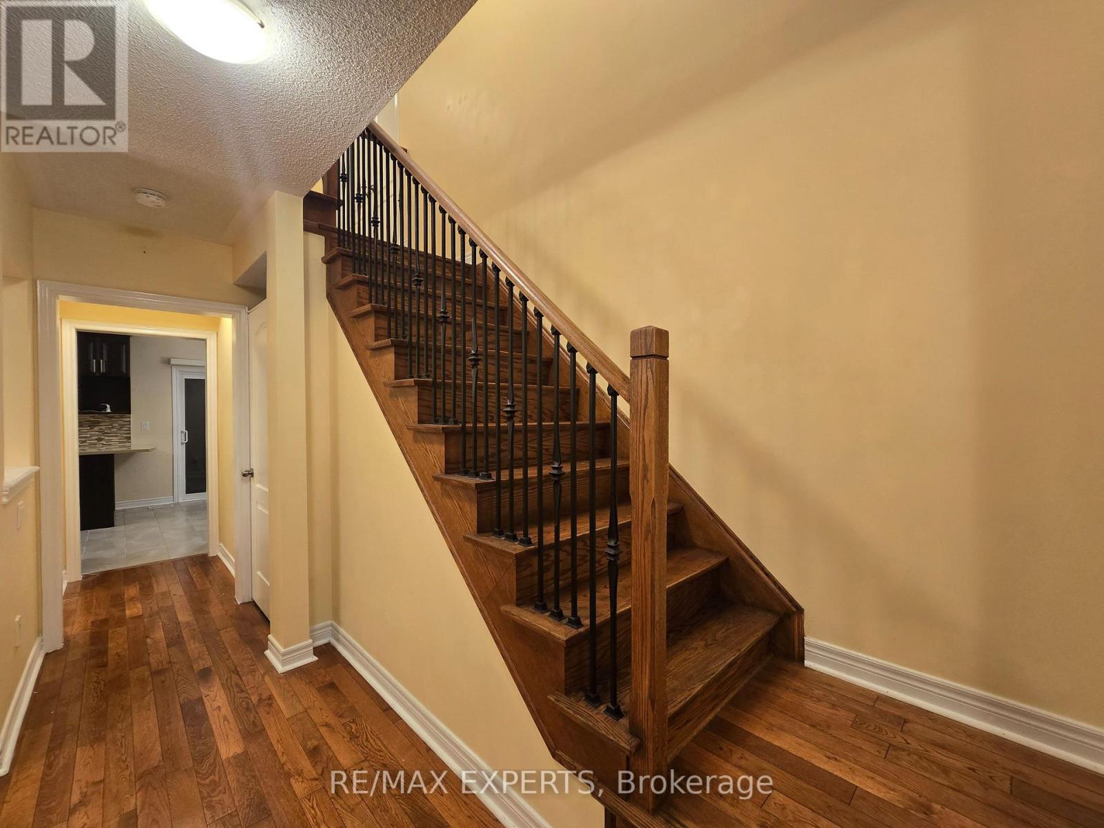 48 Dunvegan Crescent, Brampton (Fletcher's Meadow), Ontario  L7A 2Y2 - Photo 3 - W13802120