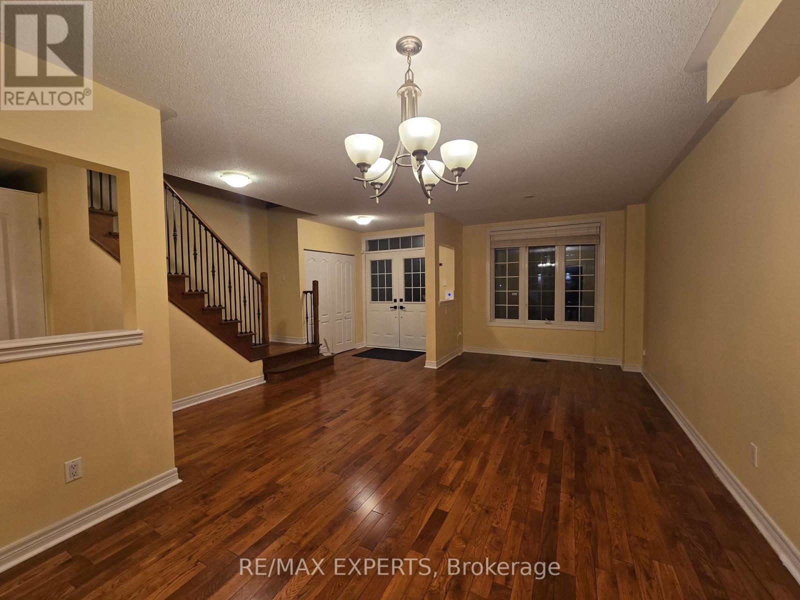 48 Dunvegan Crescent, Brampton (Fletcher's Meadow), Ontario  L7A 2Y2 - Photo 4 - W13802120