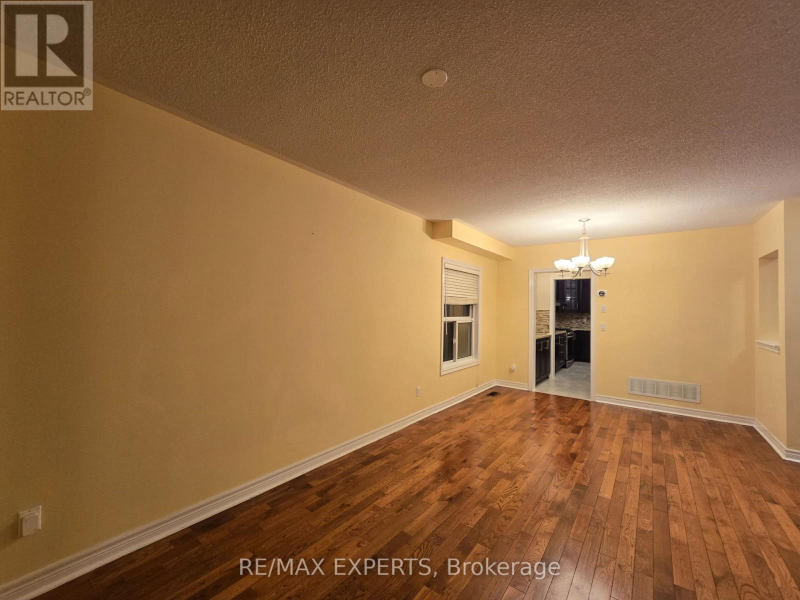 48 Dunvegan Crescent, Brampton (Fletcher's Meadow), Ontario  L7A 2Y2 - Photo 6 - W13802120