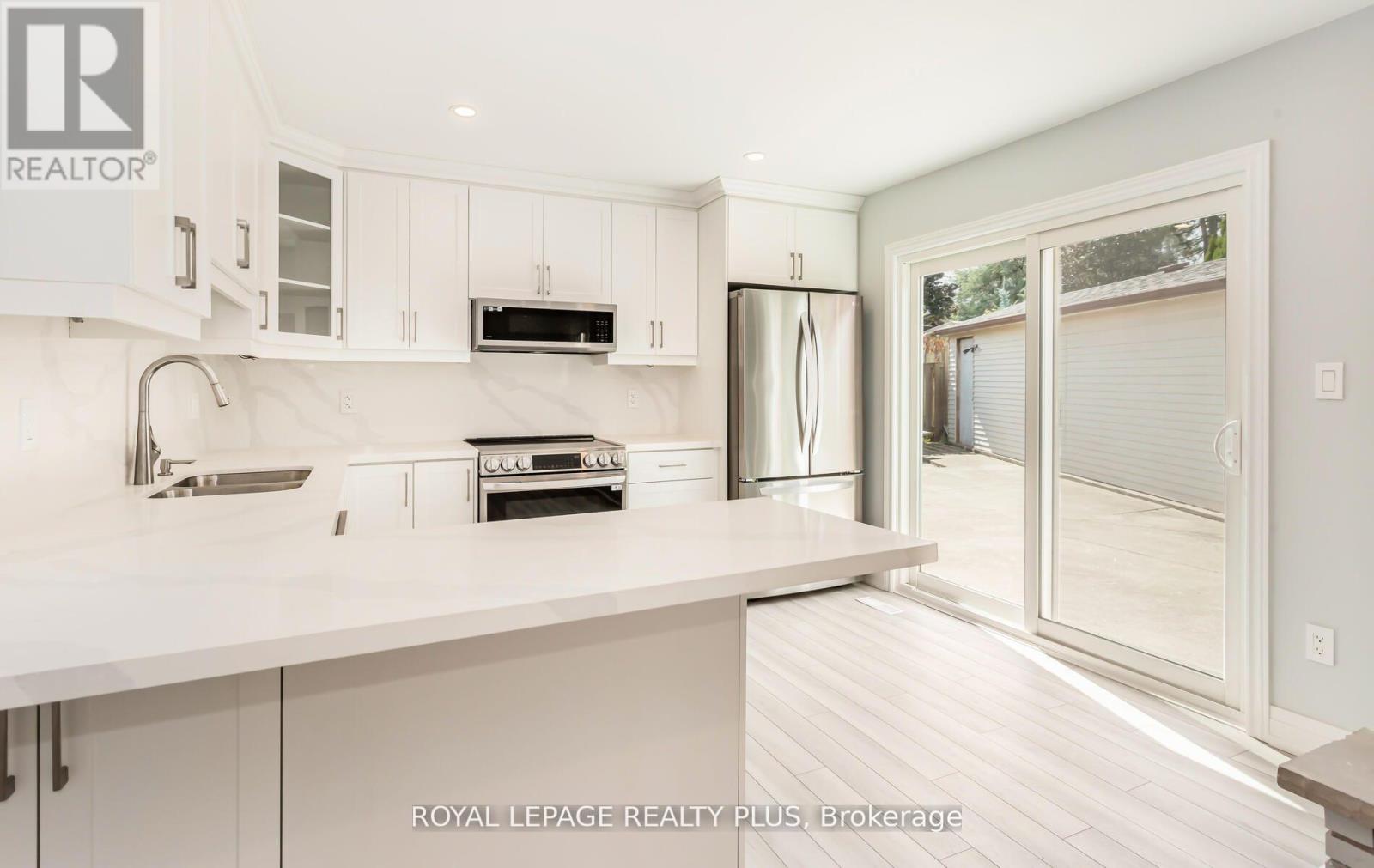 Rear - 2844 Kingsberry Crescent, Mississauga, Ontario  L5B 2K9 - Photo 10 - W13802142